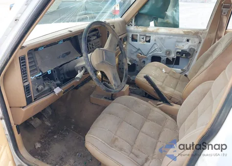 1987 Jeep Cherokee z USA, uszkodzony, nr VIN 1JCML7810HT027657